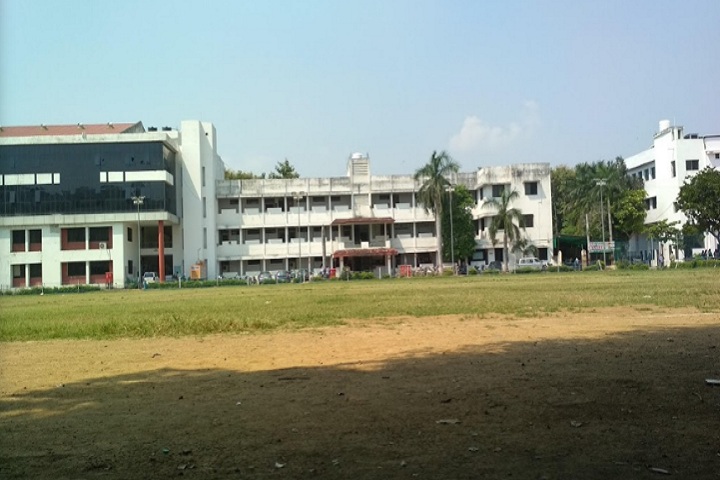 https://cache.careers360.mobi/media/colleges/social-media/media-gallery/8732/2021/3/18/Campus View of Dhanwate National College Nagpur_Campus-View.jpg